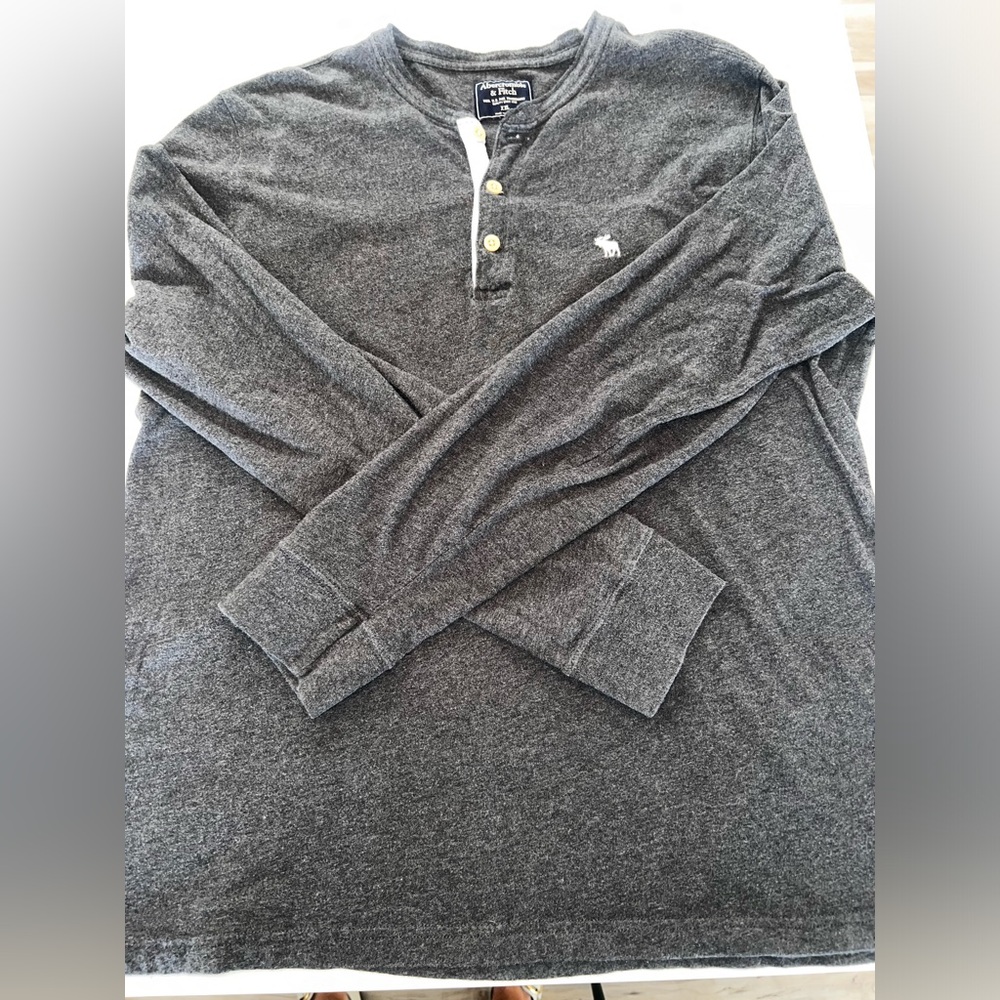Abercrombie & Fitch Gray Long Sleeve Henley Shirt